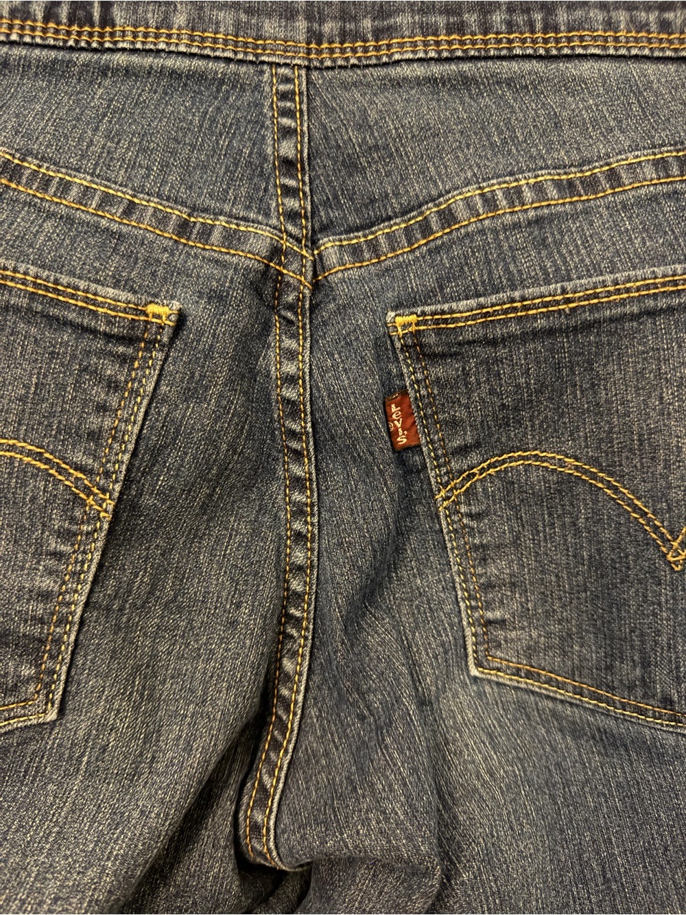 129 - Levi's Women's High-Rise Dark Blue Denim Jeans - Picture 3 of 3